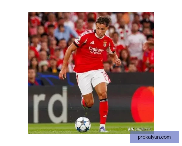 本菲卡阵型变化引发讨论，战术灵活性是否能提升球队表现值得关注